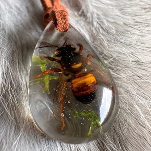 🐝 𝙿𝚛𝚎𝚜𝚎𝚛𝚟𝚎𝚍 𝙱𝚎𝚎 𝙽𝚎𝚌𝚔𝚕𝚊𝚌𝚎 🐝